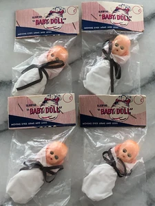 Vintage schlafendes Baby Puppe Handwerk Spielzeug Lot 4 Neu in Verpackung bewegliche Augen Gliedmaßen Hongkong NEU - Bild 1 von 1