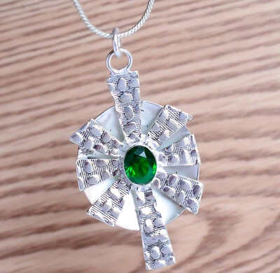 Collar de Navidad colgante de plata de ley 925 con colgante de joyería hecha a mano de diopsido cromado Foto 1 de 4