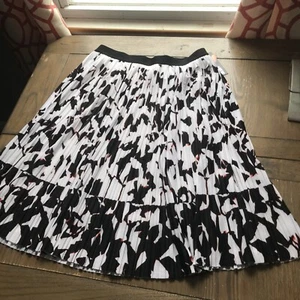 Apt.9 NWT LG $40 knee length twirl skirt Blk red white attached slip - Picture 1 of 10