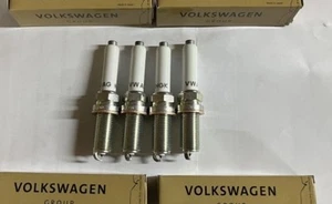 Świece zapłonowe 06Q905601A 1.4 1.8 2.0 VW Audi Skoda Seat Oryginał OE - Picture 1 of 1