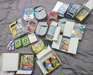 SEHR GROSSER RESTPOSTEN POKEMON KARTEN GEM VOL 1 2 TCG TINS PALDEA EIF BABY Decks @ - Bild 1 von 24