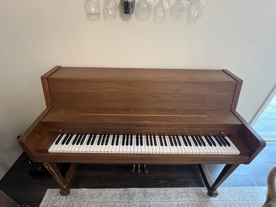 Piano Jenssen en muy buen estado con ¡ENTREGA GRATUITA! Foto 1 de 4