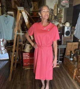 Vintage 60er Jahre British Lady rosa Kleid Gr. M. Reißverschluss hinten Strass MOD! Kostüm - Bild 1 von 16