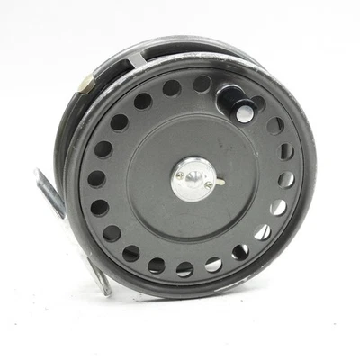 Carrete de pesca con mosca Hardy St. John MK 2. Hecho en Inglaterra. 3 7/8”. Foto 1 de 4