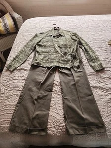 PANTALONES TALBOTS MUJER 8 CHINOS RELAJADOS VERDES CON BLUSA  - Imagen 1 de 7