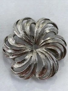 TORINO BROSCHE GEBÜRSTET SILBERFARBEN WIRBEL Vintage Damen Nachlass Schmuck - Bild 1 von 9