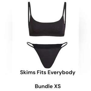 Skims Kim Kardashian Fits Everybody Scoop Bralette and String Bikini in Onyx XS - Picture 1 of 14