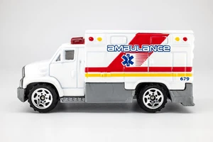 2005 Matchbox #66 Ambulance WHITE | SAWBLADE WHEEL | THAILAND | MINT - Picture 1 of 2