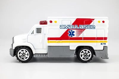 2005 Matchbox #66 Ambulance WHITE | SAWBLADE WHEEL | THAILAND | MINT - Image 1 of 2