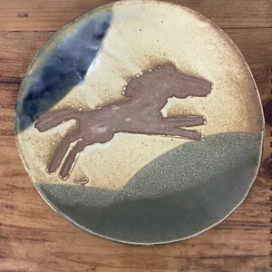 Art Pottery Stoneware Horse Half Bowl Handpainted - Bild 1 von 3
