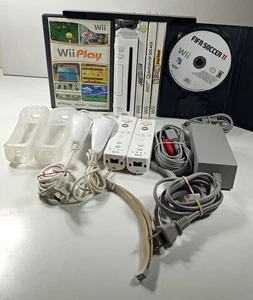 Nintendo Wii Console Bundle Tested 5 Games 2 Wiimotes  Nunchucks Skins - Picture 1 of 15