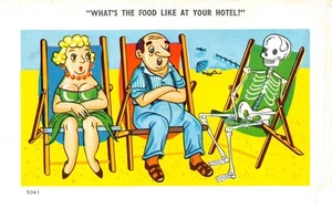 POSTKARTE COMIC GEWAGTE URLAUBER HOTEL AM MEER ESSEN SKELETT - Bild 1 von 2