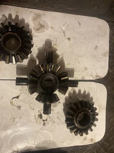 Eaton ho52,72 4 Gear Diff Nest Free Ship lower 48 Sts. READ DESCRIPTION ! - Picture 1 of 2