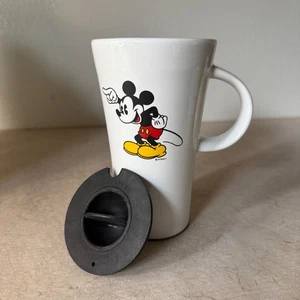 Tazza da viaggio Disney Topolino e Plutone in ceramica con coperchio - Foto 1 di 14