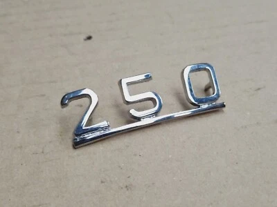 DAIMLER "250" BOOT BADGE FITS DAIMLER V8 250 BD32126 — 第 1/2 张图片