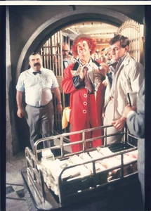 PHOTO CINEMA HOLD UP JEAN PAUL BELMONDO TIRAGE ARGENTIQUE HD 24,5x17,5 CM - Foto 1 di 2