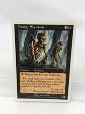 Magic the Gathering 7th Edition Drudge Skeletons comes in hard sleeve