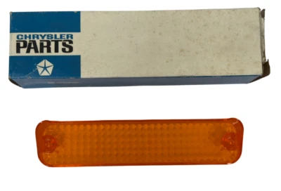 Lámpara de luz de estacionamiento lateral izquierda Chrysler 1970-1971 lente ámbar 3420629 NOS Foto 1 de 4
