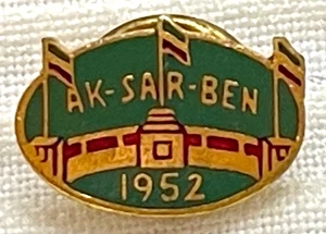 Prendedor de solapa de membresía Aksarben Ak-Sar-Ben 1952 vintage Omaha Nebraska NE - Imagen 1 de 3