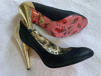 Betsey Johnson Black Gold Stiletto Pumps Strap Leather Roses Size 7 - Image 1 of 4