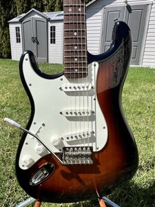 Left-Handed Squier Classic Vibe 60s Stratocaster Sunburst - Picture 1 of 8