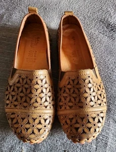 Spring Step Tan Floral Cutouts Leather Joji Slip-On Shoes-36/US 5.5- NWOT  - Picture 1 of 5