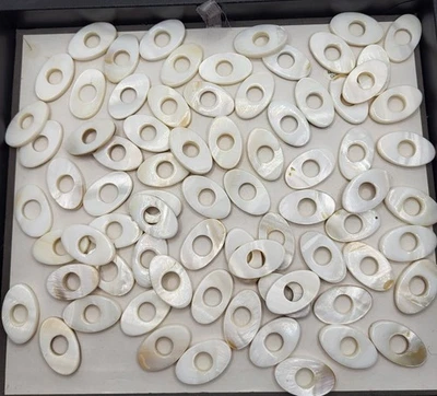 100pc Mother of Pearl MOP Beads; White 25mm Oval w/ Open Middle; Eye Shape Beads - Image 1 of 4