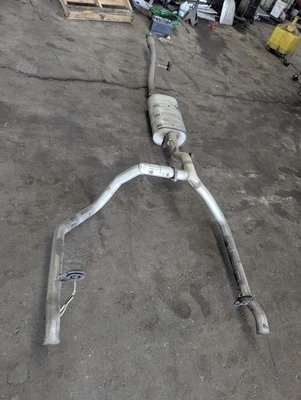 2021 SIERRA 1500 Crew Cab Exhaust System Rear Muffler & Tailpipe Assembly Foto 1 de 4