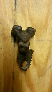 1990 - 1995 Suzuki DR250 FRONT LH FOOTREST Left Side Footpeg Peg DR 250 1998 - Picture 1 of 1