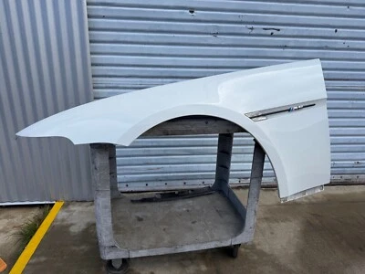 Guardabarros delantero izquierdo blanco alpino BMW E63 E64 645Ci 650i M6 (2004-2010) OEM   Foto 1 de 4