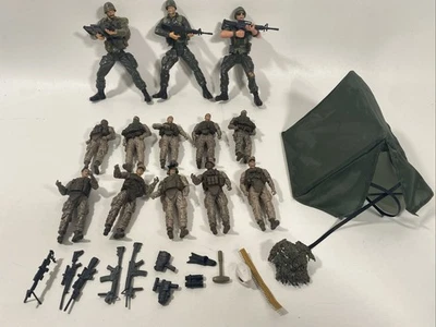 Lote de 10 figuras BBI Elite Force 2004 con accesorios y 3 soldados GTI 1998 Foto 1 de 4