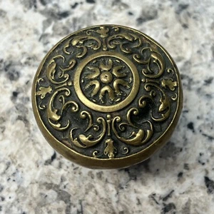 Un solo latón de rescate recuperado con pomo de puerta adornado de la época vintage - Imagen 1 de 15