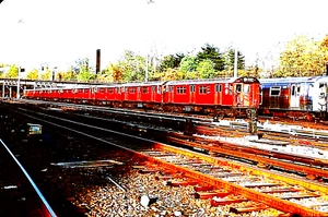 ORIGINAL KODACHROME SLIDE NYC SUBWAY R-33 #9305/04 CONCOURSE YARD 1. MAI 2002 - Bild 1 von 1