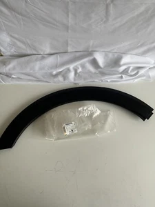 Nuevo moldura de arco trasero lado pasajero Vauxhall Crossland X LH genuino - Imagen 1 de 8