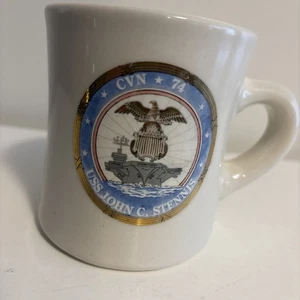 USS JOHN S STENNE CVN74 - 10 Unzen Cafe Kaffeebecher verblasstes Emblem - Bild 1 von 8