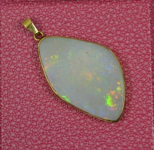 Bunter großer Anhänger mit natürlichem Opal und 9 kt Gold - Bild 1 von 7