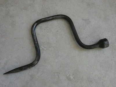 Une clé à manivelle pour écrou de roue  de 19, outil ancien. - Photo 1/4