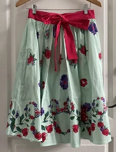 Disney EPCOT UK Queen of the Kingdom Minnie Floral Skirt Dress Shop Medium NWT - Picture 1 of 3