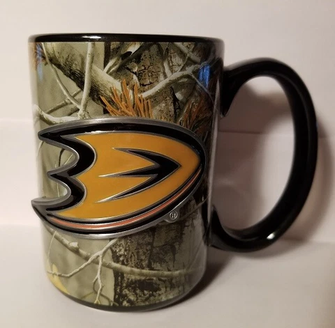 NHL Anaheim Ducks 15oz RealTree Camouflage Coffee Mug with Team Logo Cover