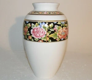 Wedgwood 501567 Clio Bouquet Vase 9" Bone China England - Picture 1 of 7