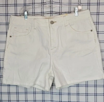 NWT St John's Bay Shorts Womens White Mid Rise Stretch Sz 16 W36" L5" - Image 1 of 4