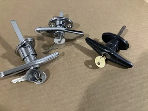 Three New Garage Locking Door Handles With Keys- Free Shipping - Picture 1 of 4