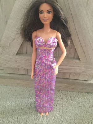 1996 Mattel Barbie Deluxe Fashion Avenue #14307 Barbie Doll Evening Gown Gold - Image 1 of 4