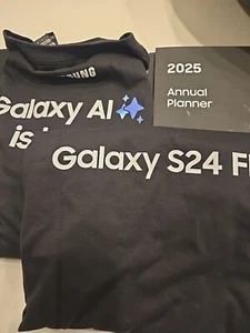 3 NEUE Samsung Galaxy S24 FE T-Shirt 2 Large 1 Medium plus 3 Planer T-Shirts - Bild 1 von 8