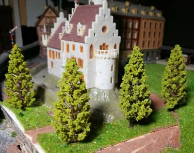 20 dunkelgelbgrüne Tannen, Nadelbäume, 78 mm hoch, für den Landschaftsbau - Bild 1 von 4