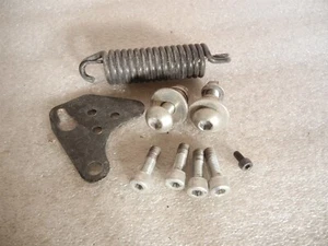 Triumph Bonneville Thruxton Central Support Visserie Ressort Boulons Fixation - Picture 1 of 5