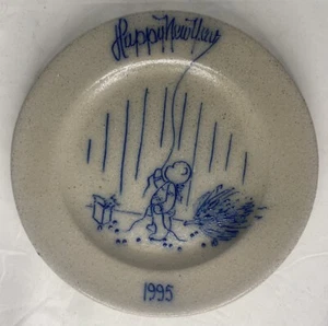 Salmon Falls Stoneware Helen Berg 1995 Bear & Tree Happy New Year 8 Inch Plate - Picture 1 of 6