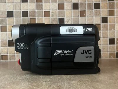 JVC GR-AXM225U VHS-C COMPACT VHS CAMCORDER VIDEO CAMERA - Image 1 of 4
