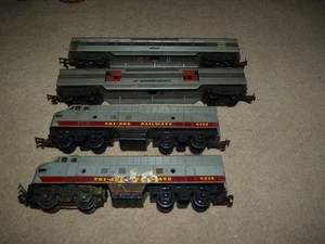 Tri-Ang Railways R55 4008 F7 Transcontinental Disel Loco with 2 Carriages - 00 - Picture 1 of 5