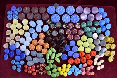 207 pcs LOT OLD CZECH RARE VINTAGE GLASS BUTTONS 1930´s ART-DECO - Image 1 of 2